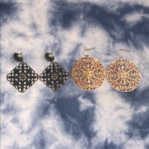 bundle of 2 pairs of fun earrings
